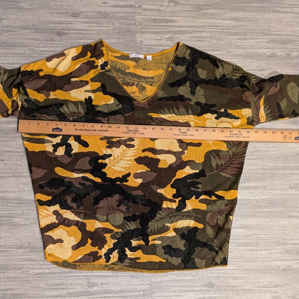 Women's Kaktus Camouflage V-Neck Viscose Blend Top, made in Italy, Sz M casual - Picture 6 of 9